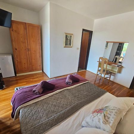 Apartments & Rooms Gaspar ロヴィニ エクステリア 写真