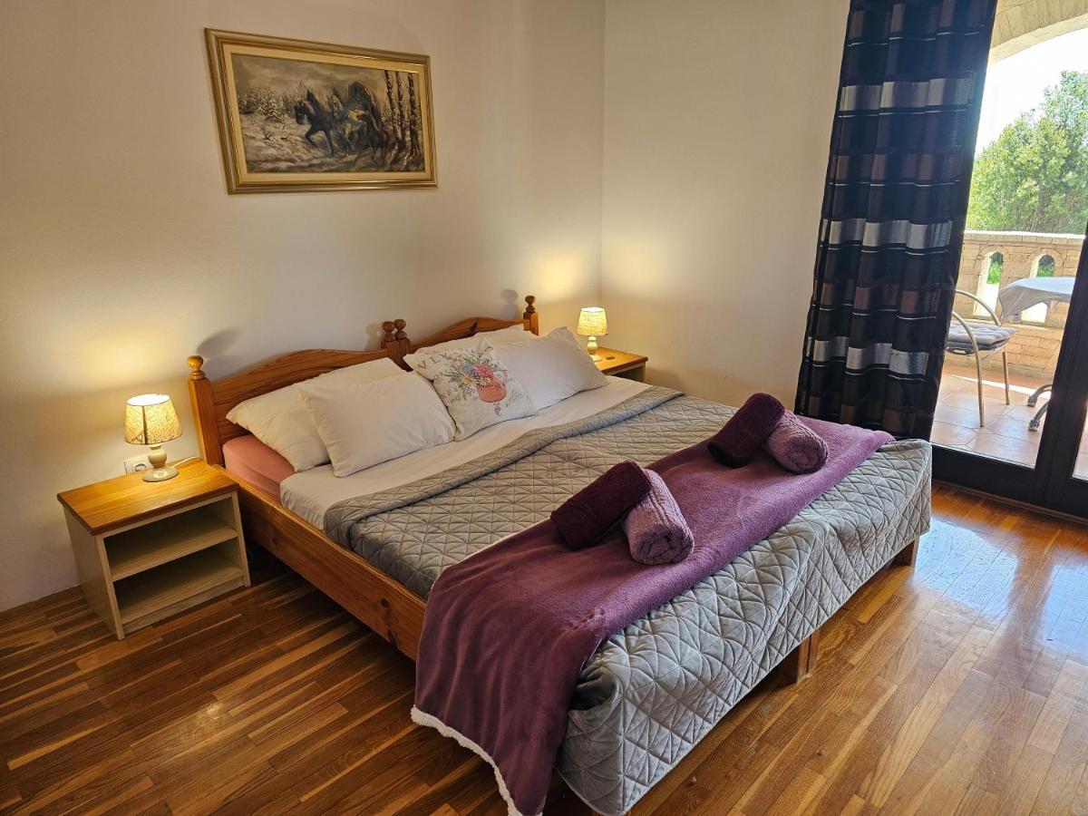 Apartments & Rooms Gaspar ロヴィニ エクステリア 写真
