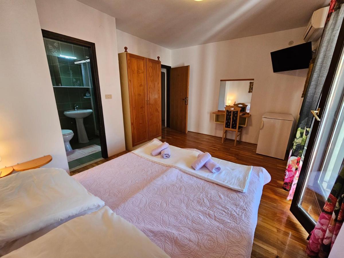 Apartments & Rooms Gaspar ロヴィニ エクステリア 写真