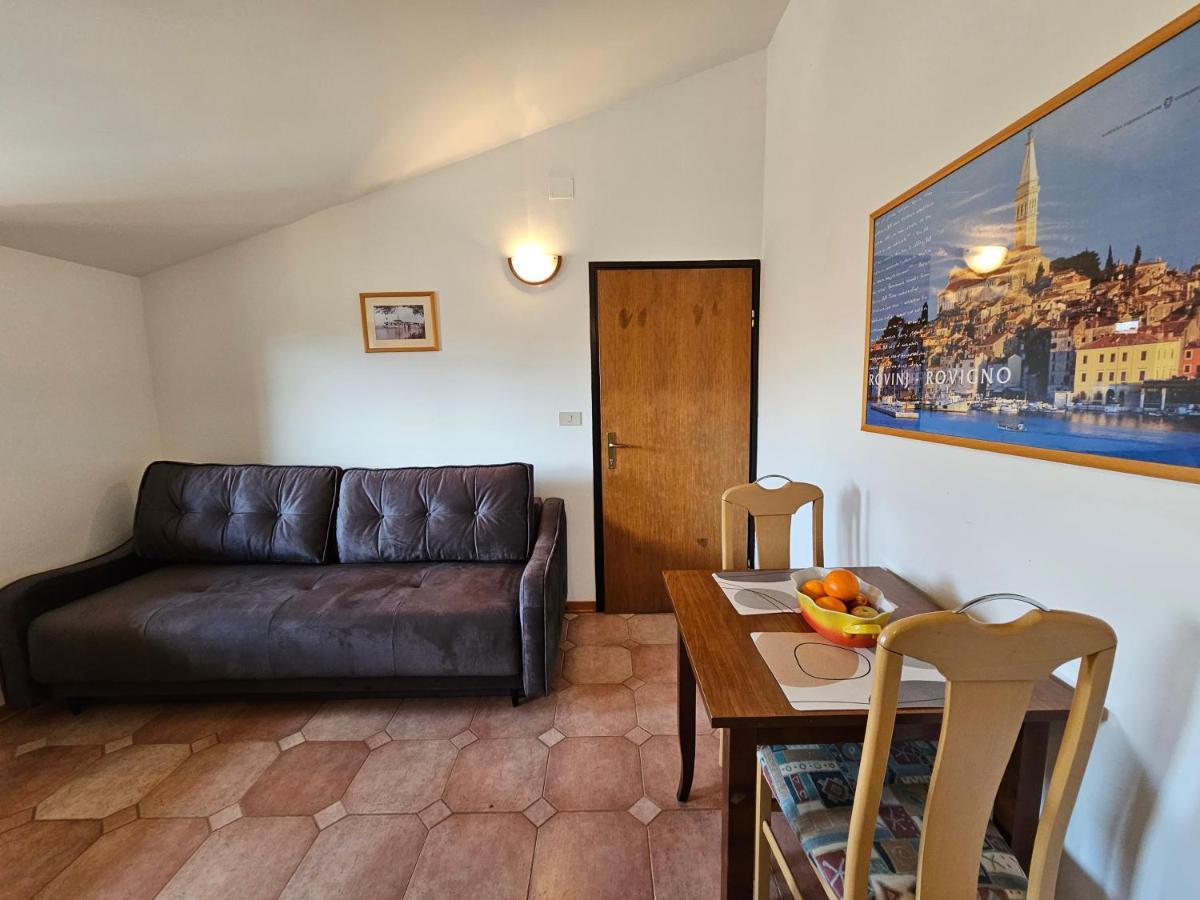 Apartments & Rooms Gaspar ロヴィニ エクステリア 写真