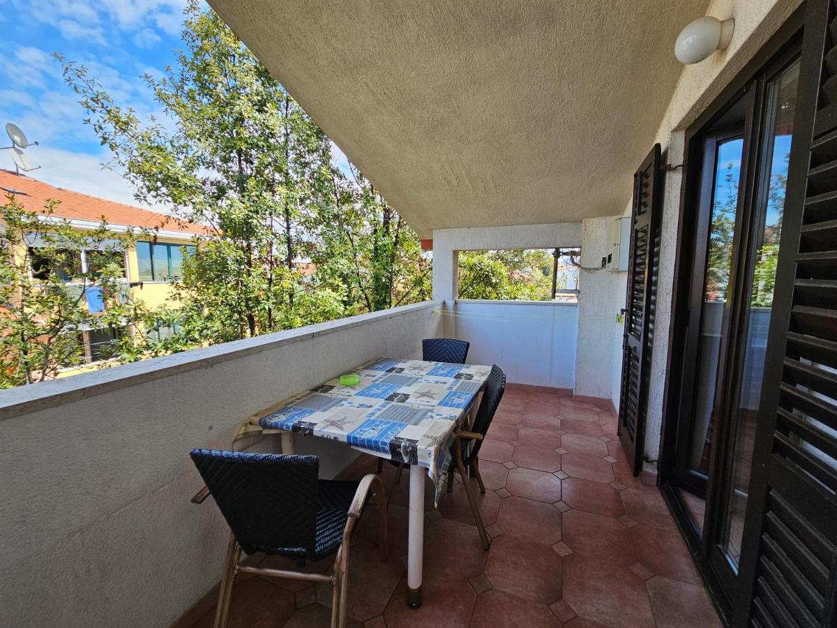 Apartments & Rooms Gaspar ロヴィニ エクステリア 写真