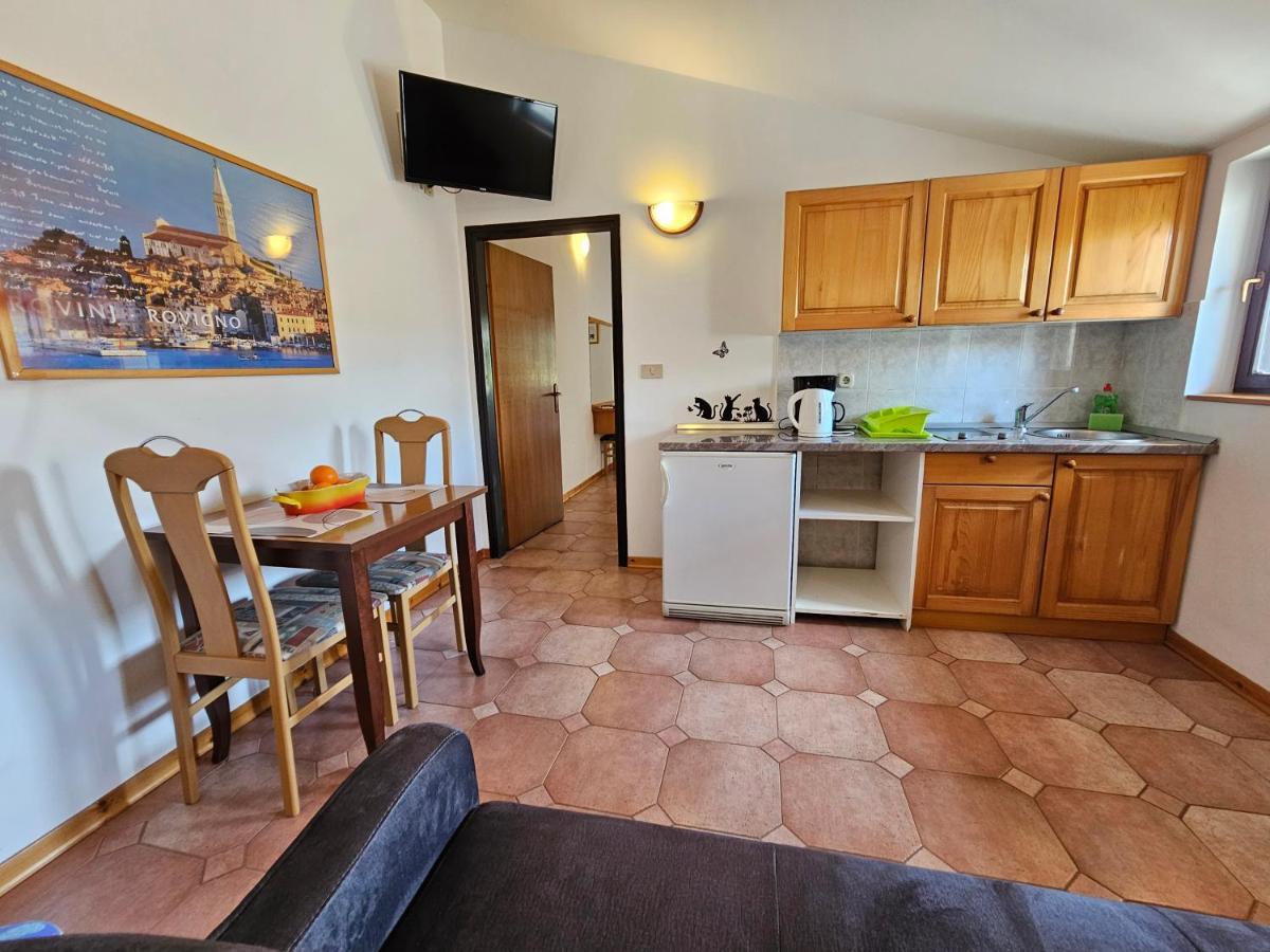Apartments & Rooms Gaspar ロヴィニ エクステリア 写真