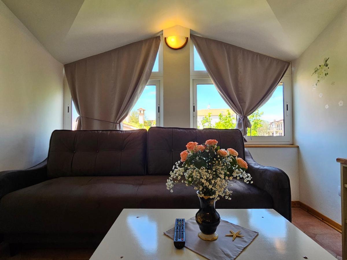Apartments & Rooms Gaspar ロヴィニ エクステリア 写真